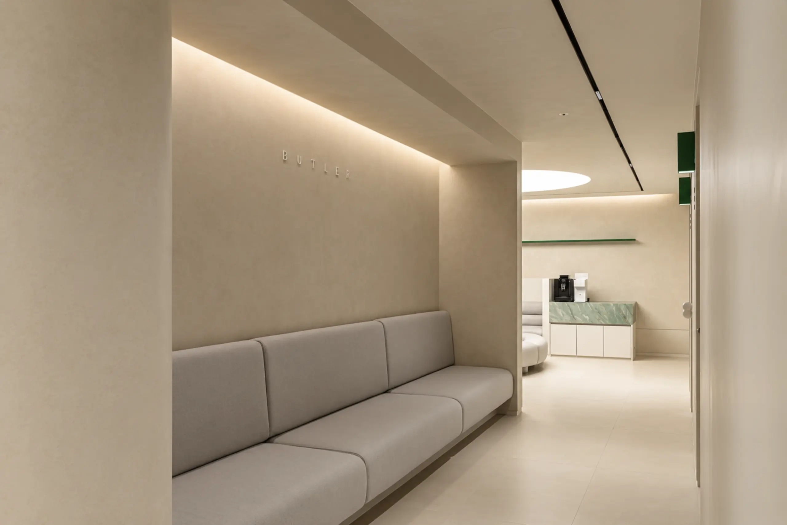 Corridor waiting bench