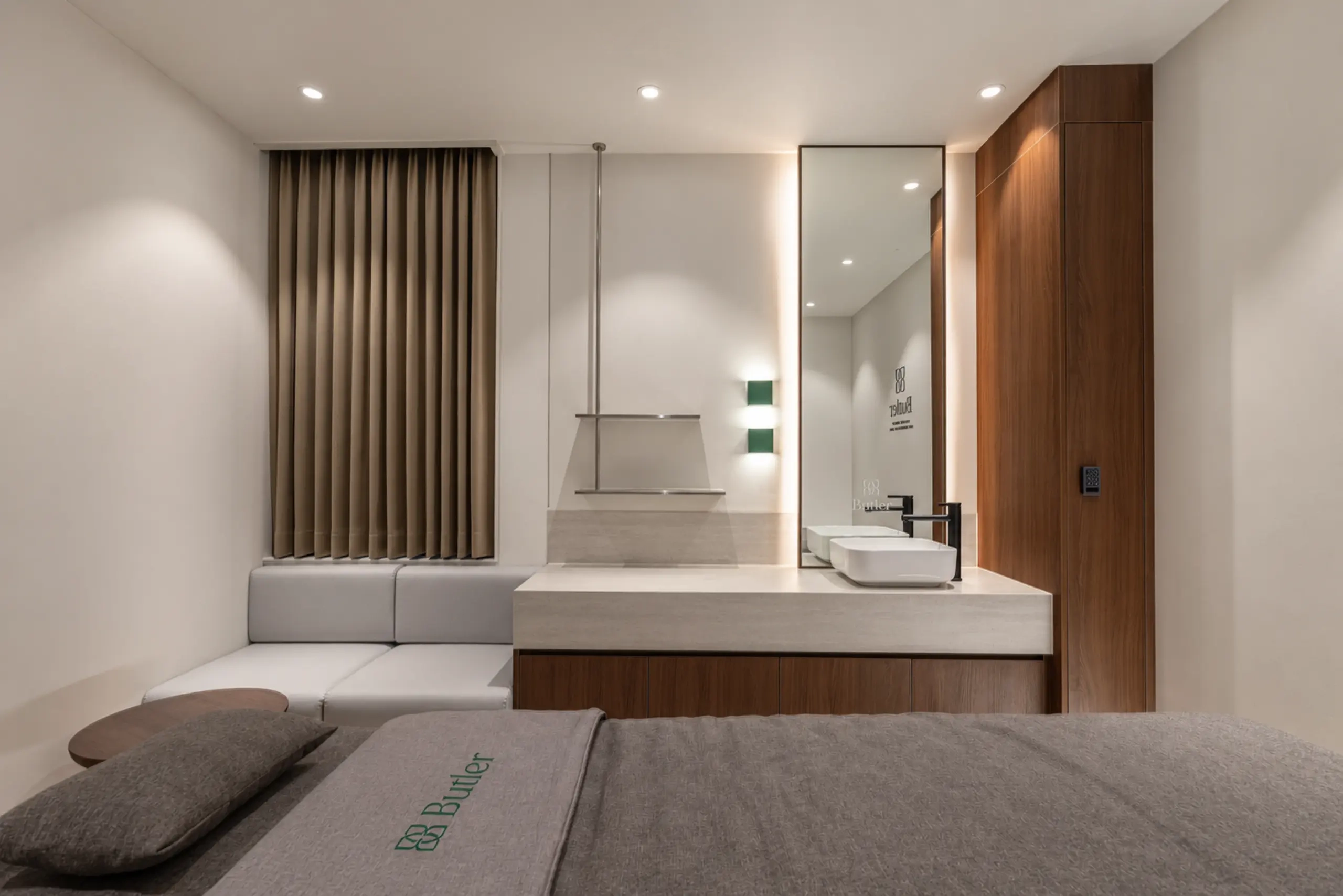 Treatment room bed